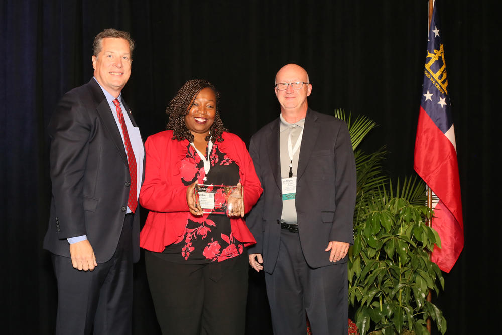 DeKalb County receives 2019 Technology Innovation Showcase award.